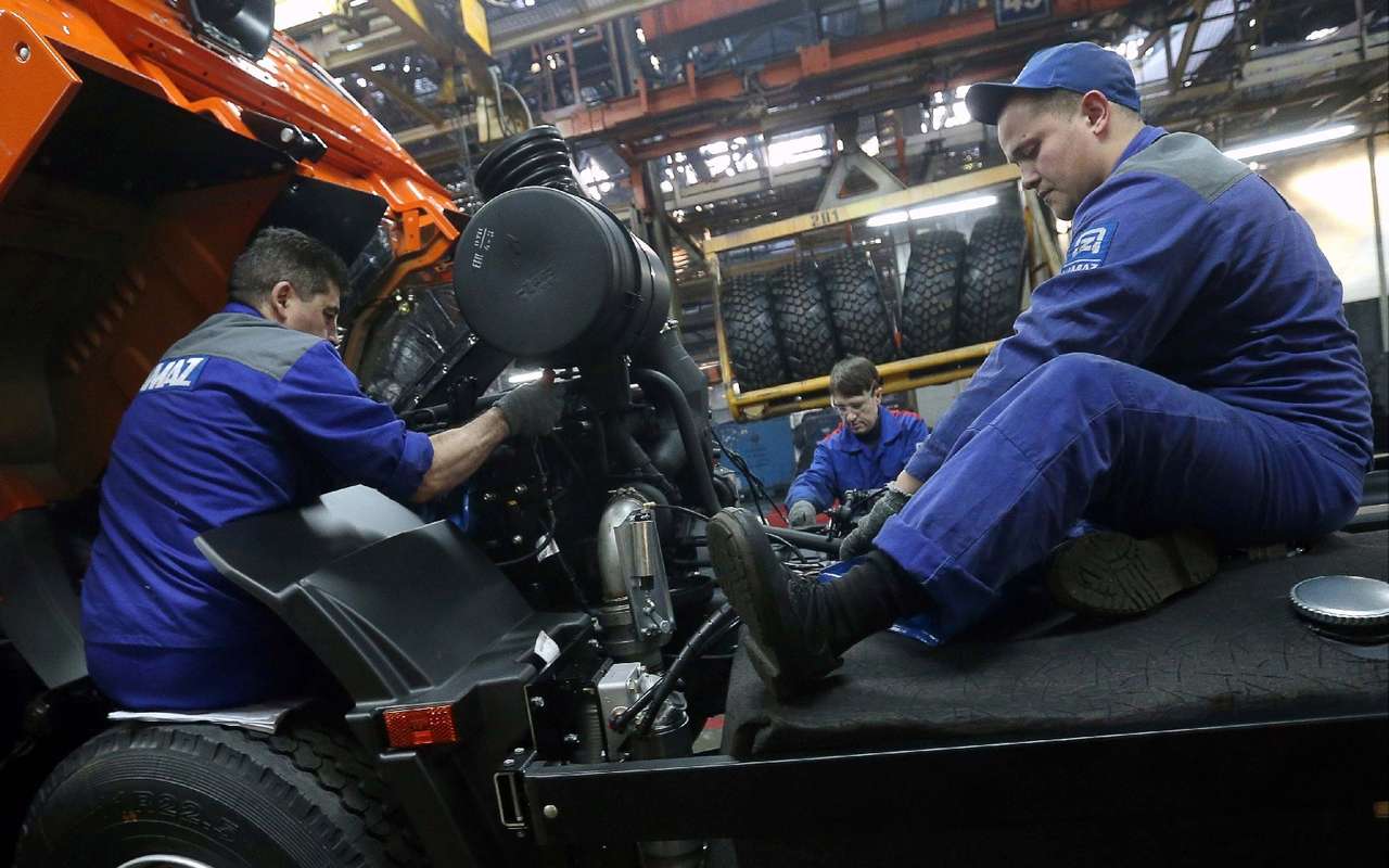 КАМАЗ запретил рабочим обсуждать действия властей и ругаться матом