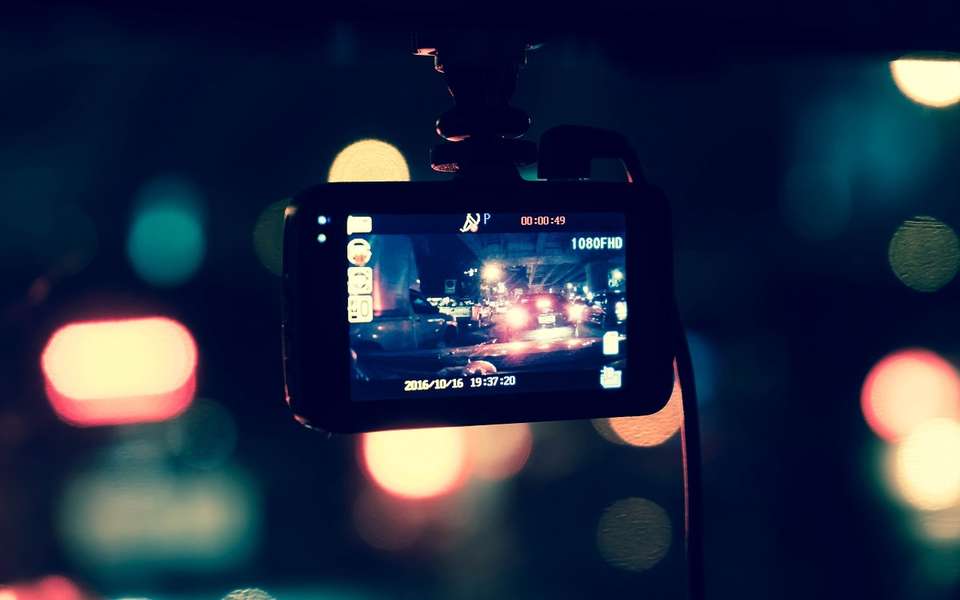 Этот видеорегистратор не позволит упустить ни одной важной детали на дороге
