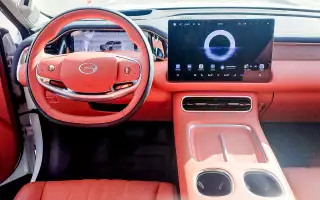 В части ассистентов водителя S9 оснащен по последнему слову техники.