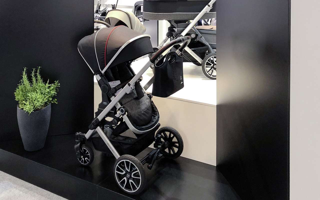 Коляска мерседес фото В Mercedes-Benz сделали коляску для младенцев