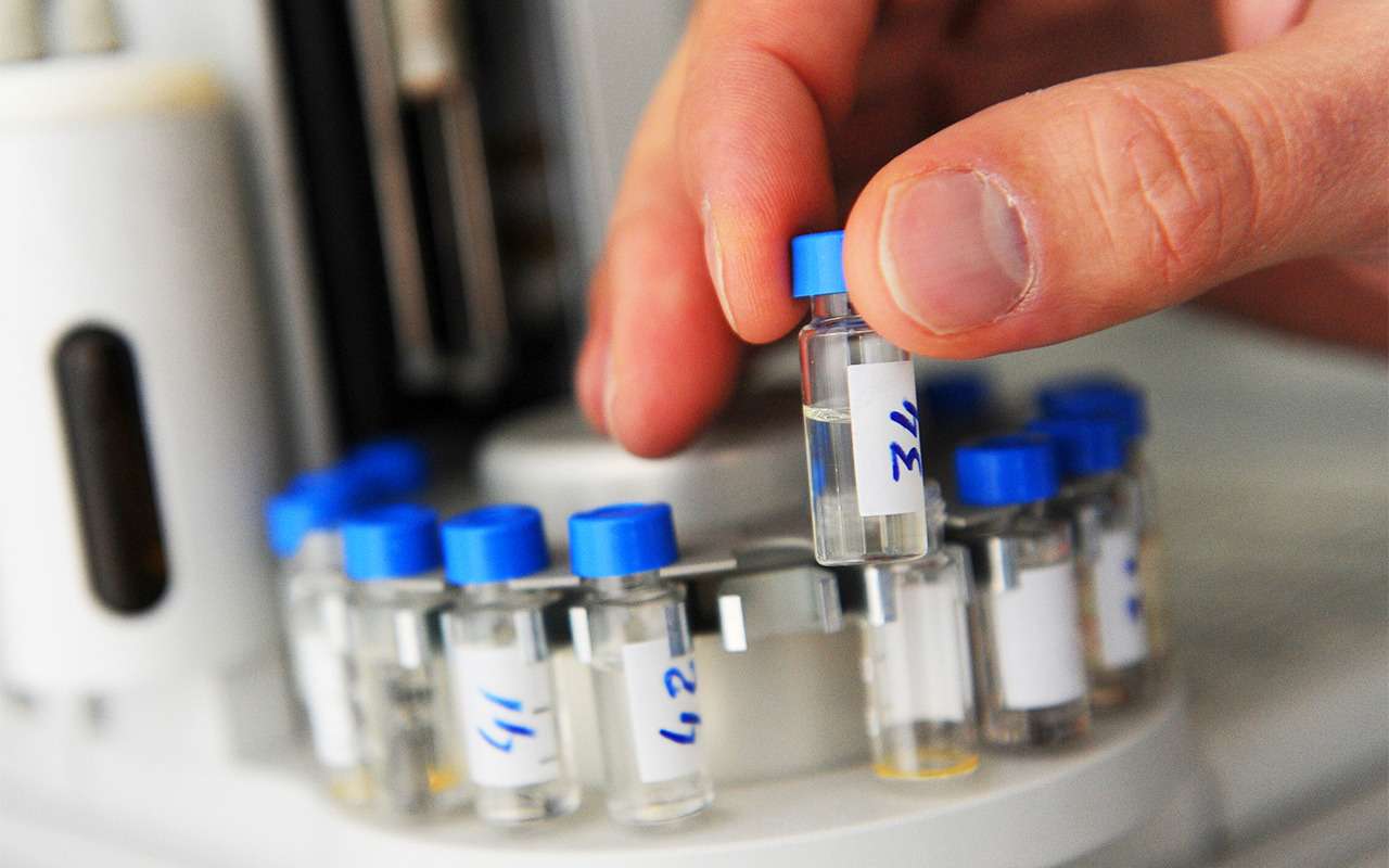 Росстандарт представил новый способ проверки качества топлива. Теперь будет быстрее!