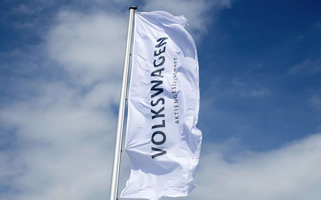 Volkswagen опять в центре скандала: теперь из-за неудачной шутки