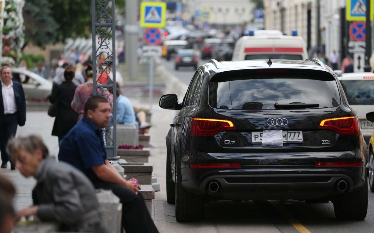 Хамство на дорогах раздражает большинство водителей, а также пешеходов, но многие не обращаются в полицию, потому что это долго и хлопотно.