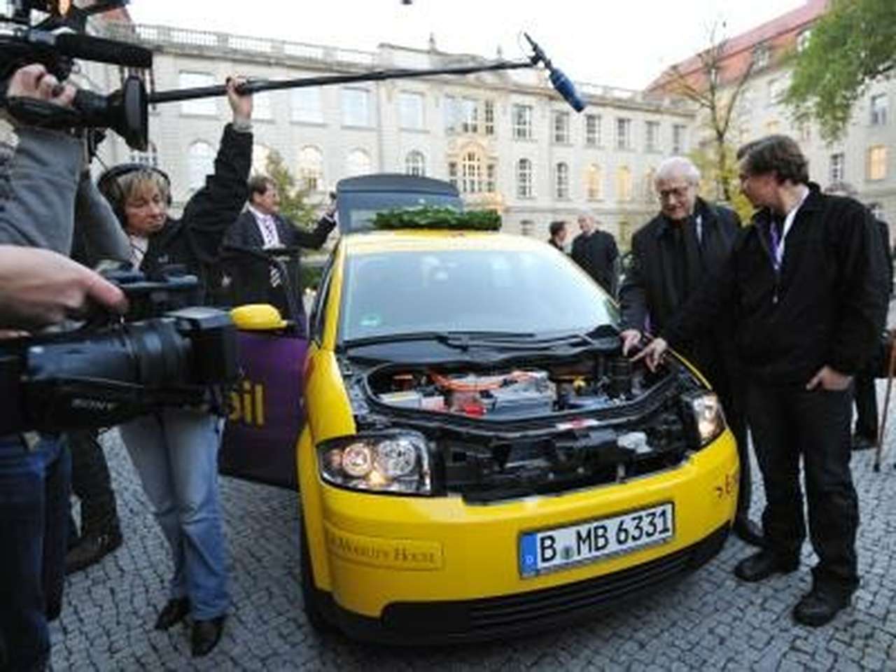 Мировой рекорд для электрокаров - 600 км без подзарядки!