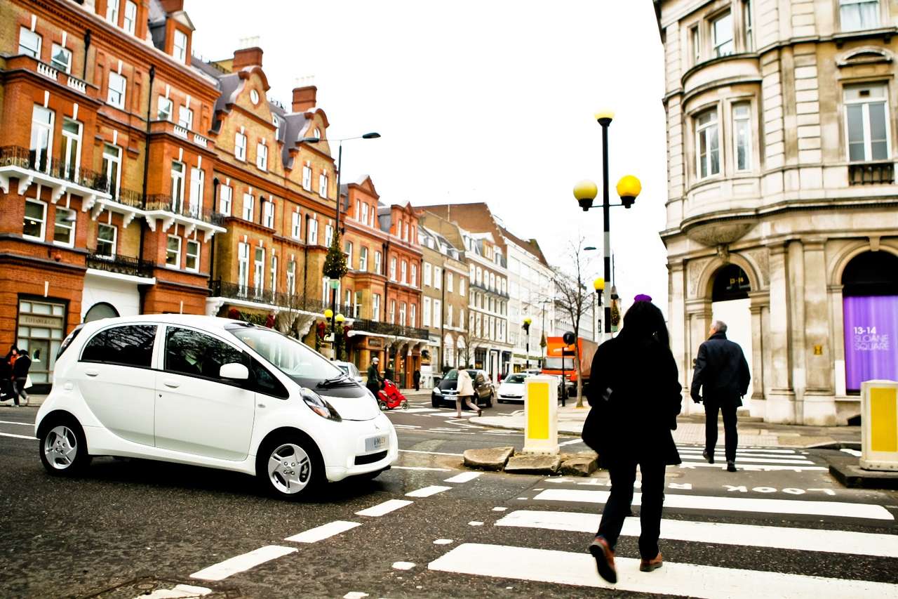 Электрокары и гибриды опасны для пешеходов