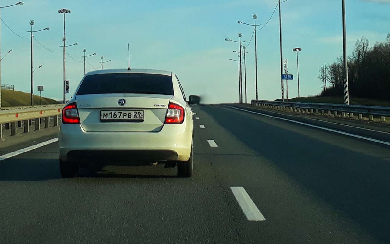 «Настучать» на тихохода в левом ряду — это возможно?