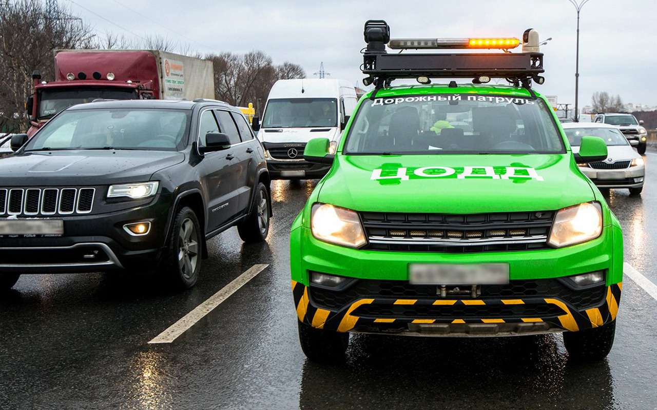 Нарушения ПДД начали фиксировать с  крыш патрульных машин