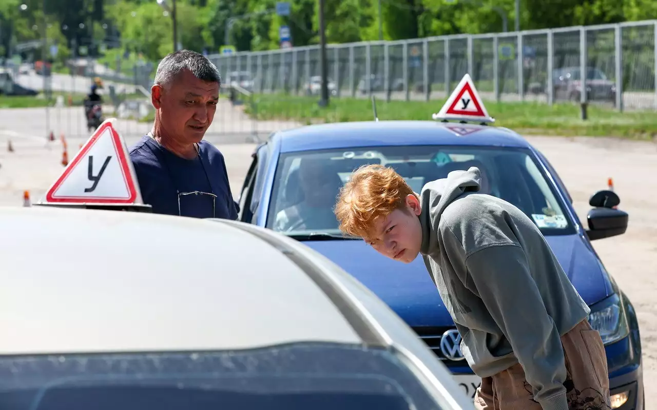 С 1 марта учиться на права станет сложнее и дороже