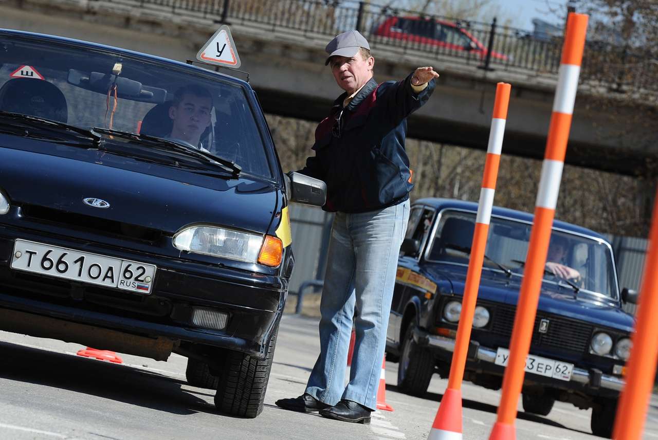 Как кризис влияет на автошколы? Официальные данные ГИБДД