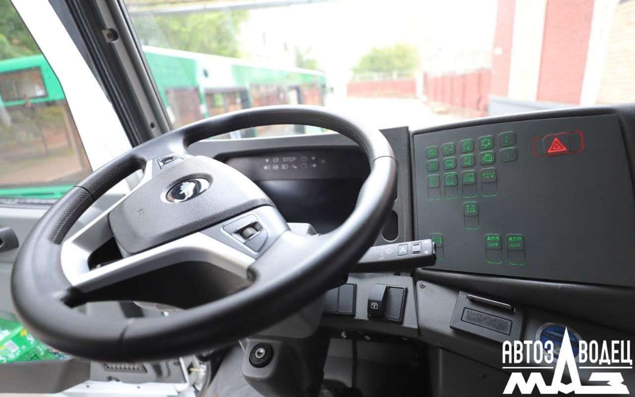 МАЗ-4381ЕЕ