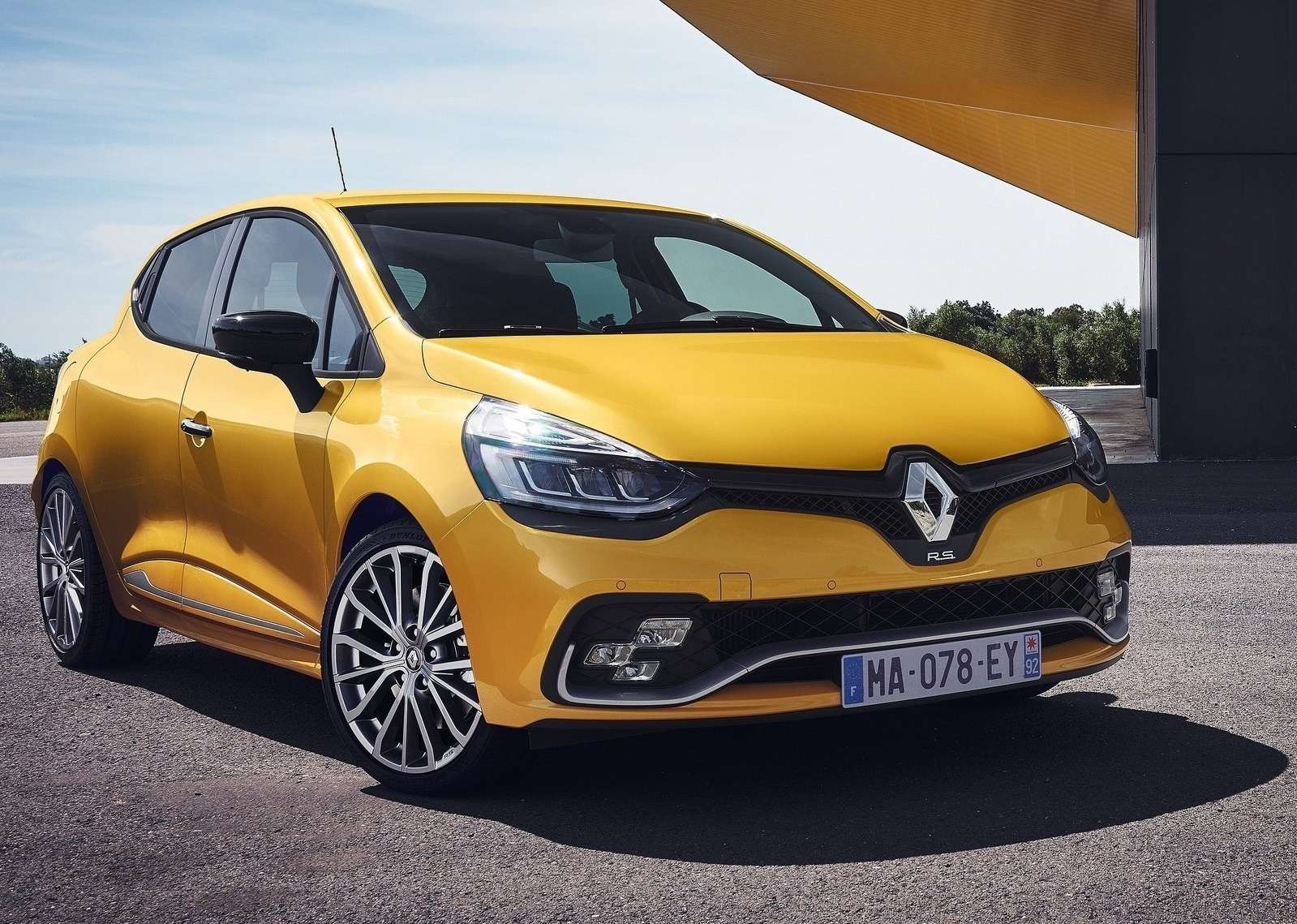 Автомобиль Renault Clio: новости, обзор, машина Рено Клио — характеристики,  комплектации, разные поколения Renault Clio — сайт За рулем www.zr.ru