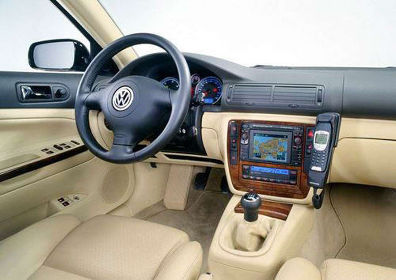 Покупателям Volkswagen Passat предлагают новогодние подарки