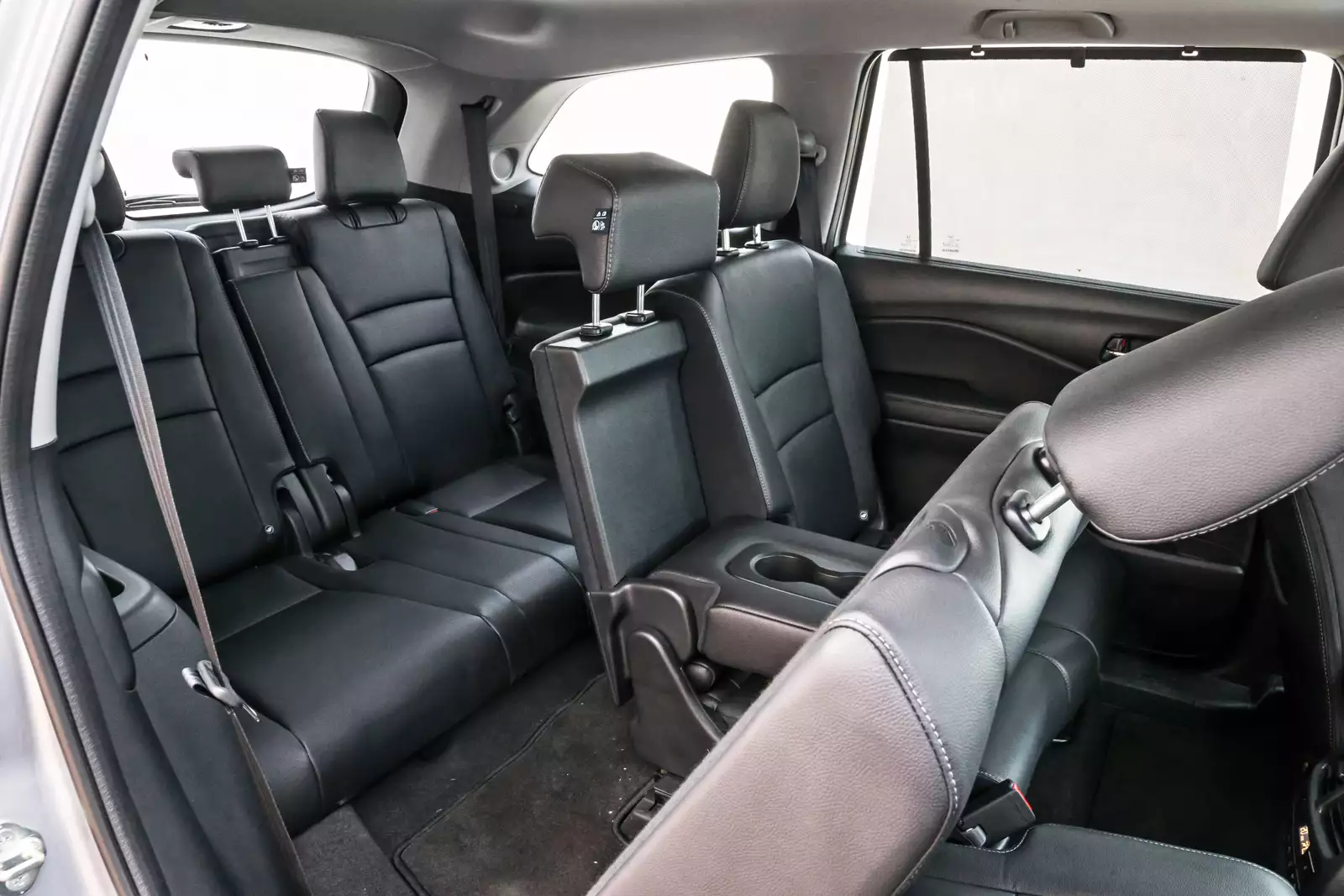 Третьим рядом. Соренто Прайм 3 ряд сидений. Kia Sorento Prime 3 ряд. Kia Sorento Prime салон задний ряд. Sorento Prime салон сзади.
