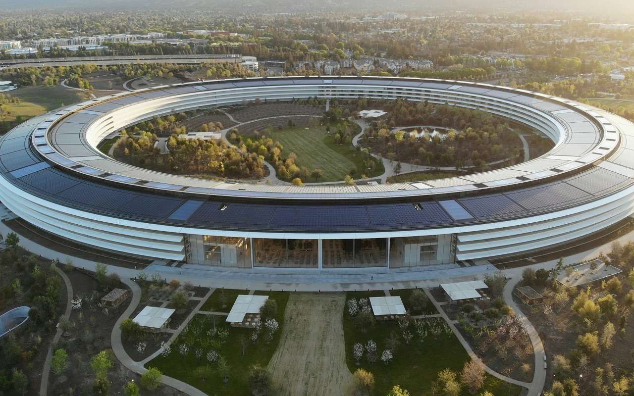 Будни Кремниевой долины: Apple увольняет более 600 сотрудников — что случилось?