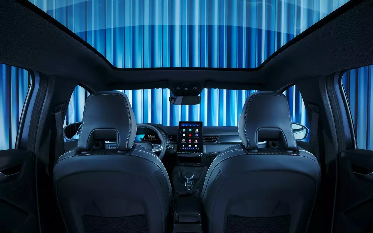 Интерьер Renault Symbioz 2025