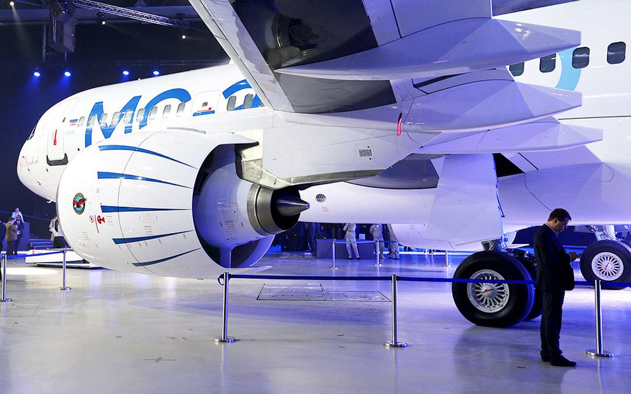 Авиалайнер МС-21 «обуют» в российские шины