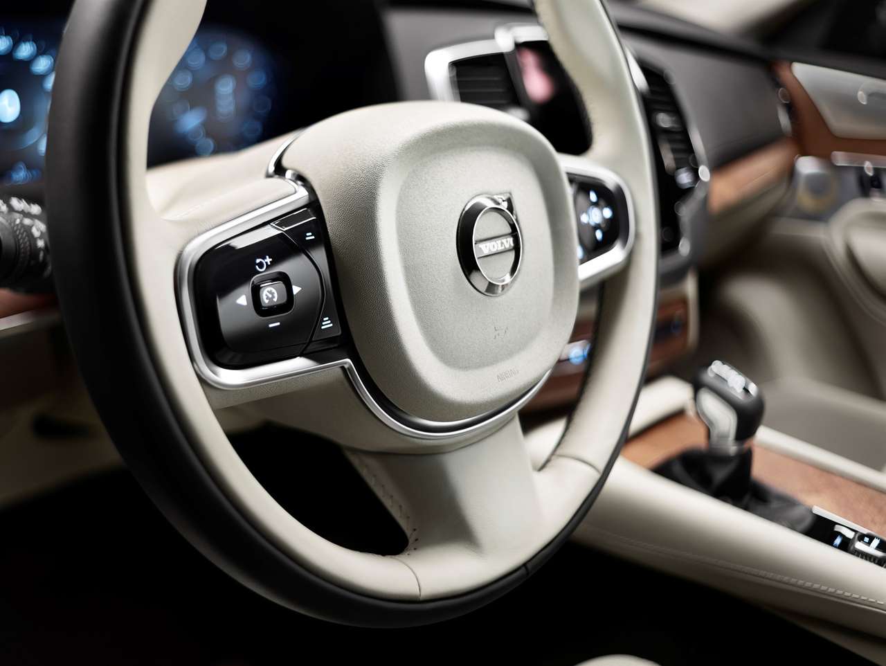 Новый Volvo XC90 снова попал под отзыв