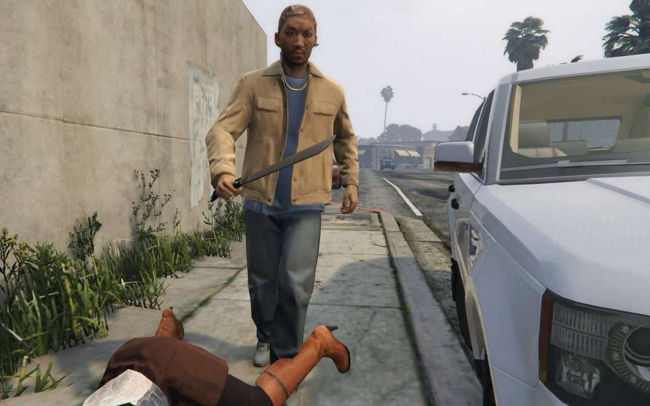 Вооруженный мачете мужчина напал на Ладу с ребенком внутри