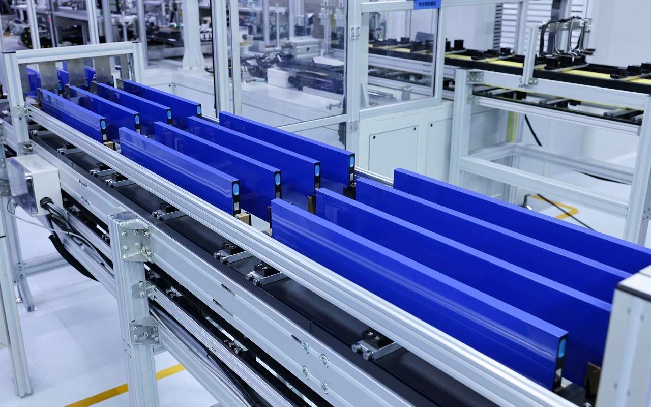Geely представила новые высокотехнологичные батареи для электромобилей