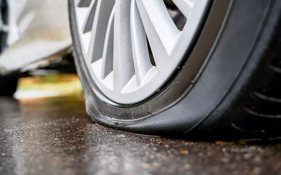 Чем заделать прокол: проверили 4 технологии самостоятельного ремонта шин