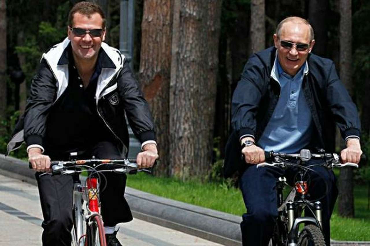 Если чиновники пересядут на велосипед, водители последуют их примеру