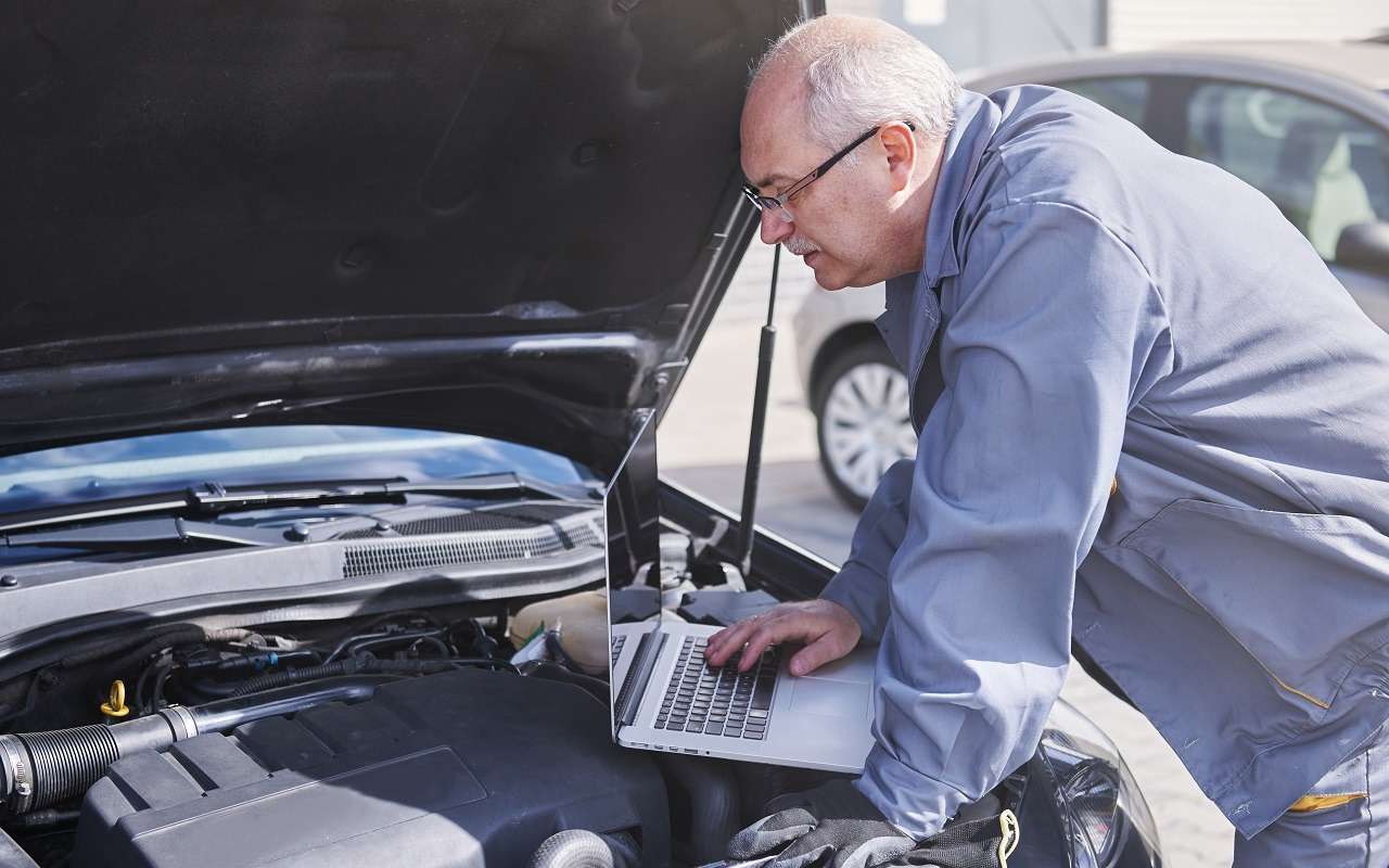 В жаркую погоду нужно следить за уровнем этой жидкости — совет эксперта