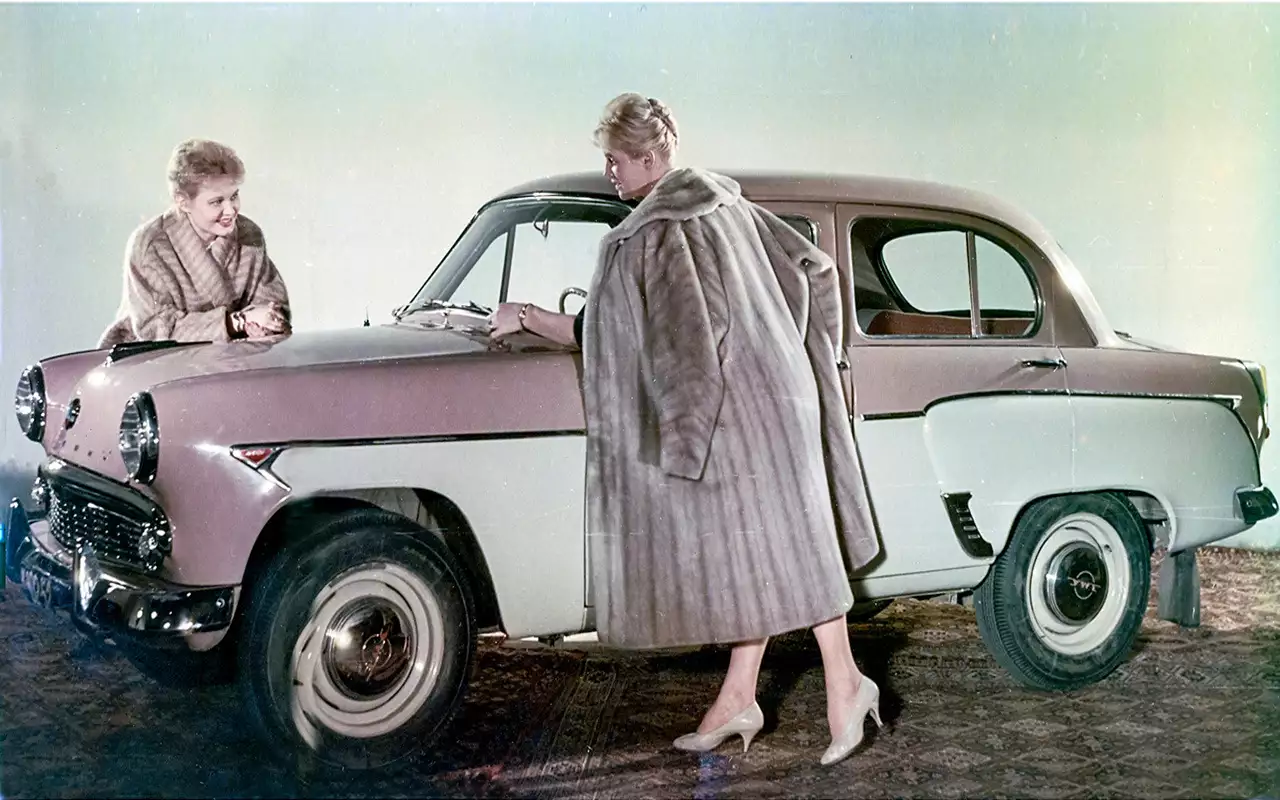 Экспортный Москвич‑407Э во время рекламной фотосъемки.