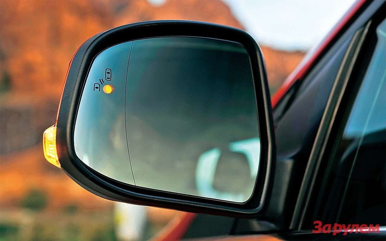 Контроль слепых зон предусмотрен в «третьем» «Фокусе» (плюс 25 тыс. рублей). «Вольво», изобретатель опции и бывший коллега по концерну, просит ровно вдвое больше.