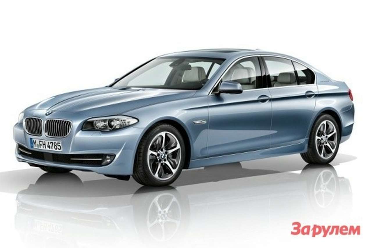 Не нравится все это «голубое» движение, но хочется реально экономить и «зажигать»? Обратите внимание на 300-сильный BMW 535d с трехлитровым шестицилиндровым надувным двигателем. Во-первых, выстрел до сотни у дизельного автомобиля занимает 5,7 с при ограниченных электроникой максимальных 250 км/ч (600 Нм с «низов» дают о себе знать). Во-вторых, средний расход находится на уровне 6,1 л/100 км. В-третьих, бьемся об заклад, такой BMW будет гораздо дешевле (у нас – от 2 540 000 рублей)