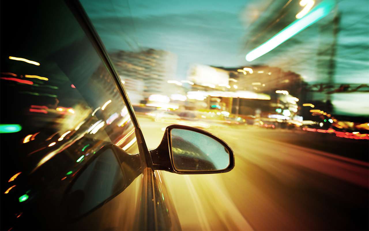 Как медом намазано: мажоры опять летят по встречке