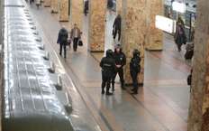 В Москве поймали мужчину, катавшегося на поезде метро между вагонами (видео)