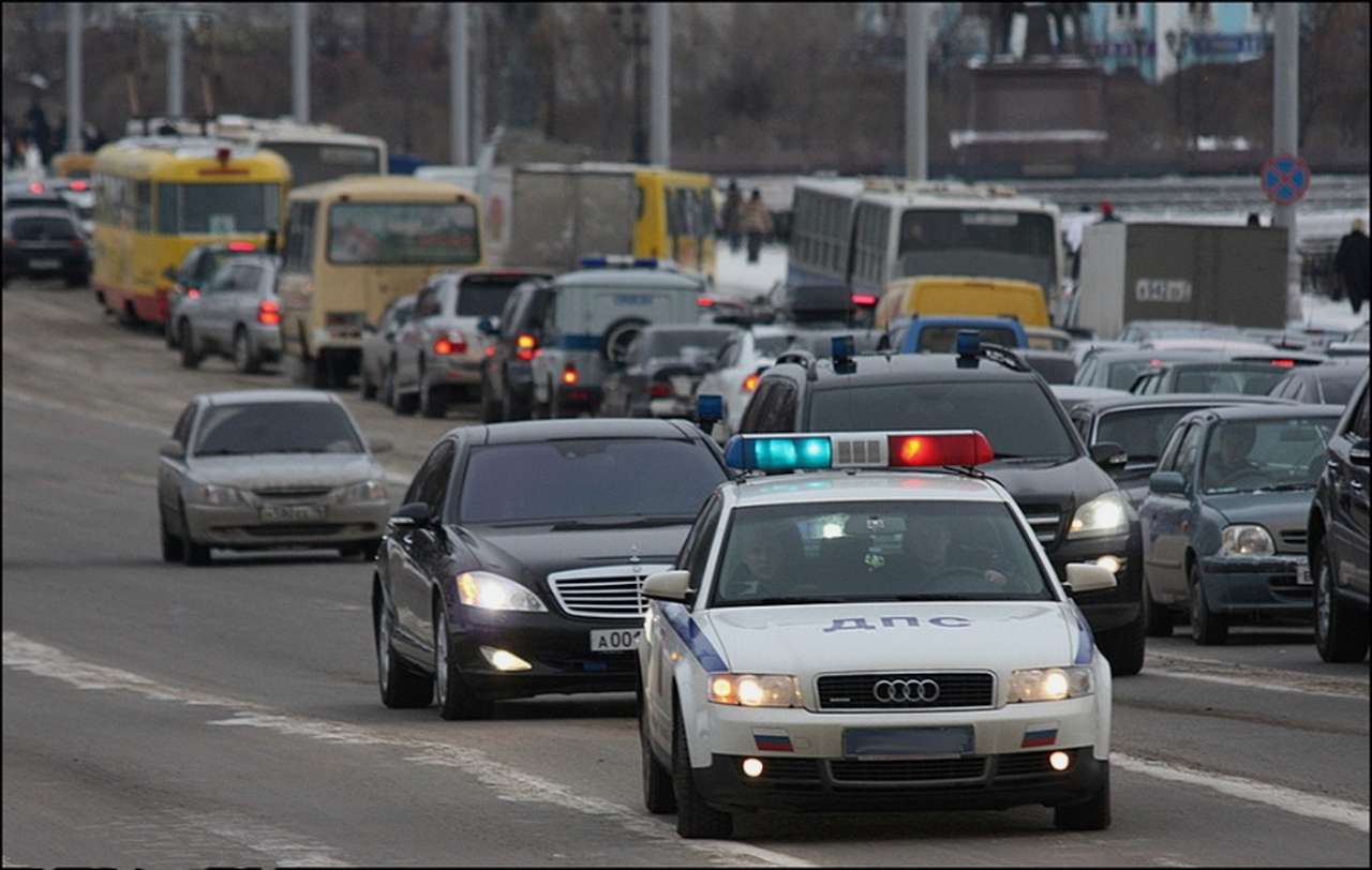 МВД хочет лишить VIP-чиновников машин сопровождения ГИБДД