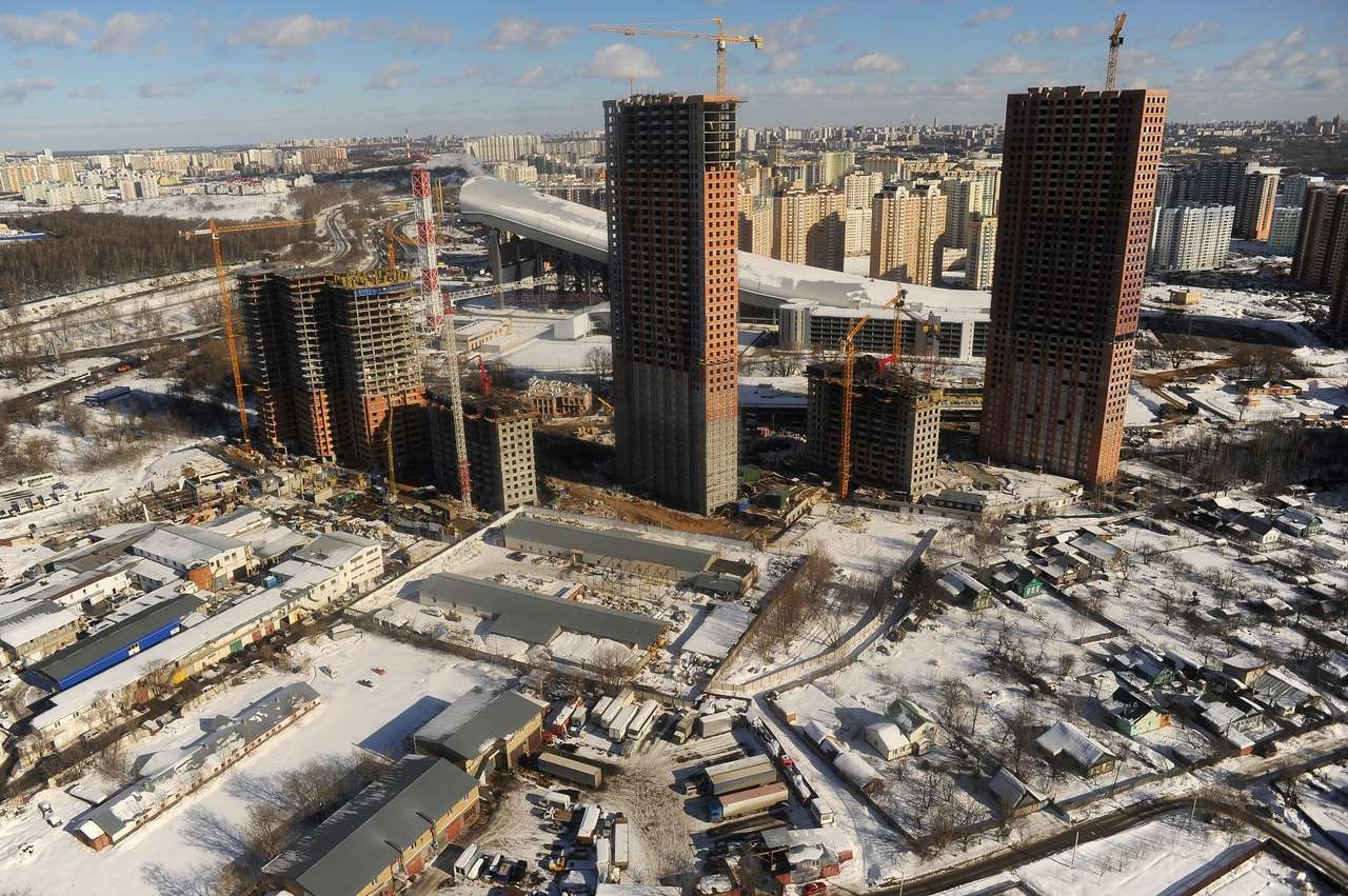 Инвесторы просят разрешение на строительство жилья и ТЦ без парковок