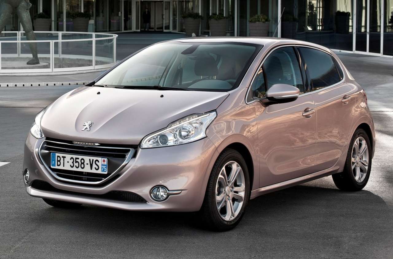 Стало известно время появления Peugeot 208 в России