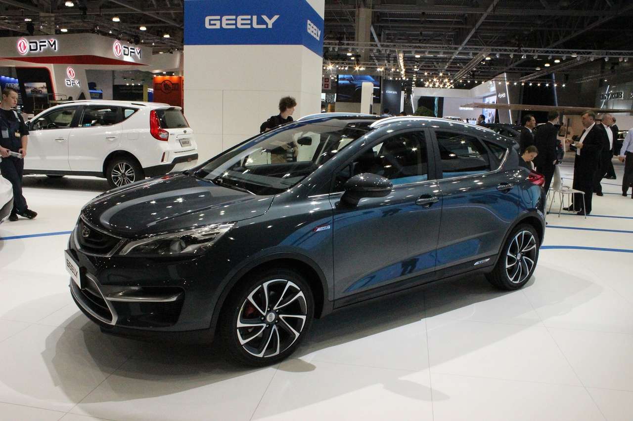 Всем китайцам китаец: в столице показали Geely Emgrand Cross