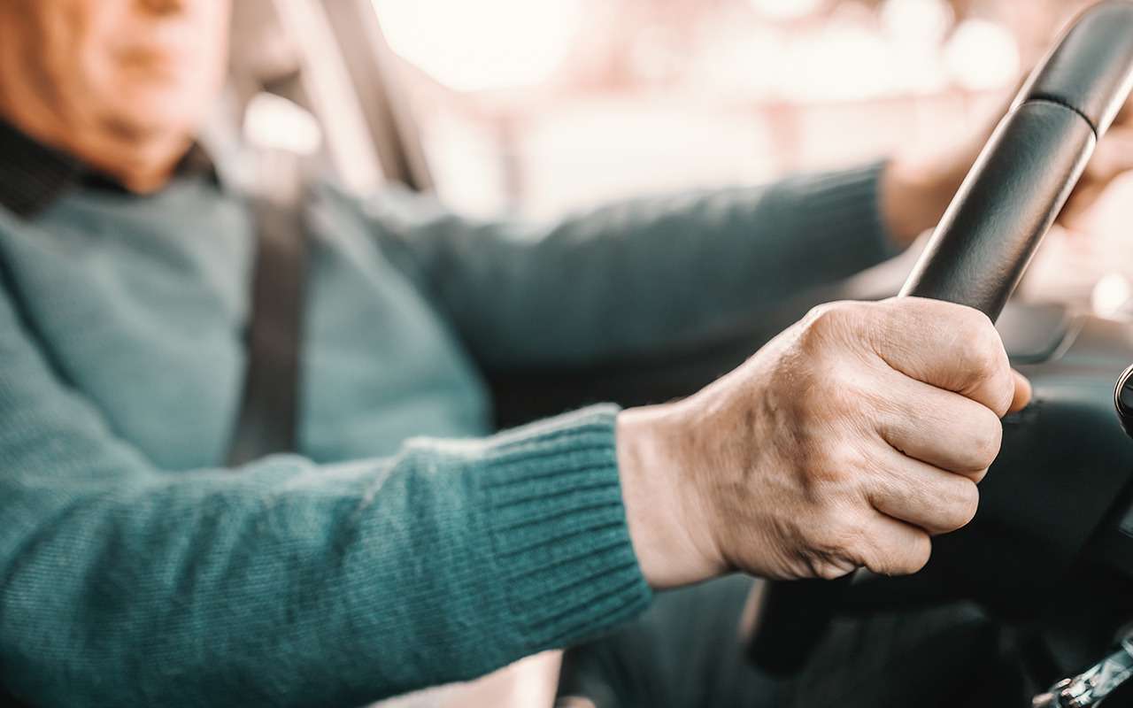 Пожилым водителям напомнили про опасные «звоночки»
