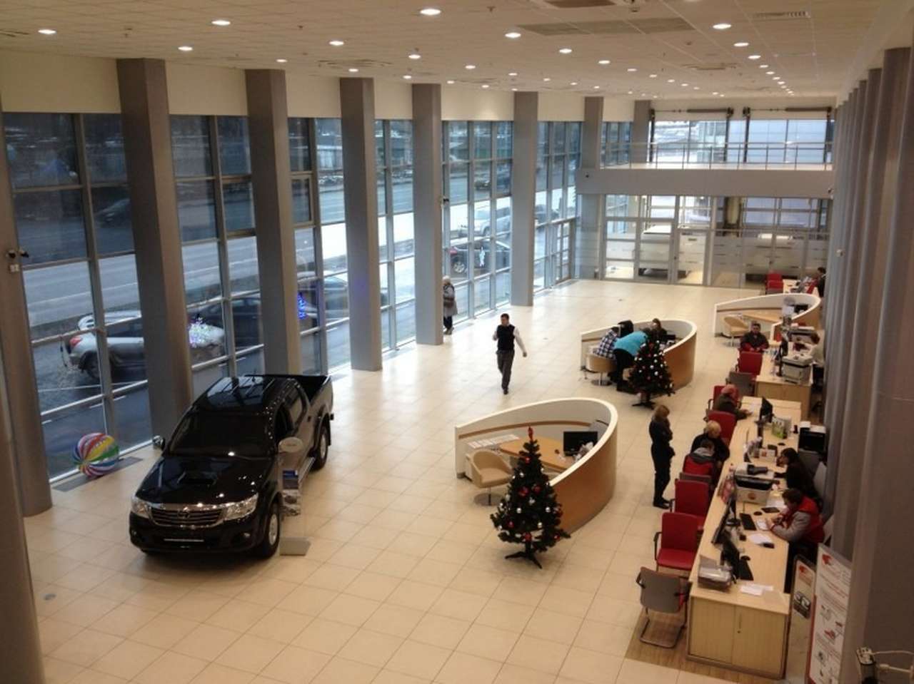 Автодилеры ждут снижения продаж в феврале в два раза