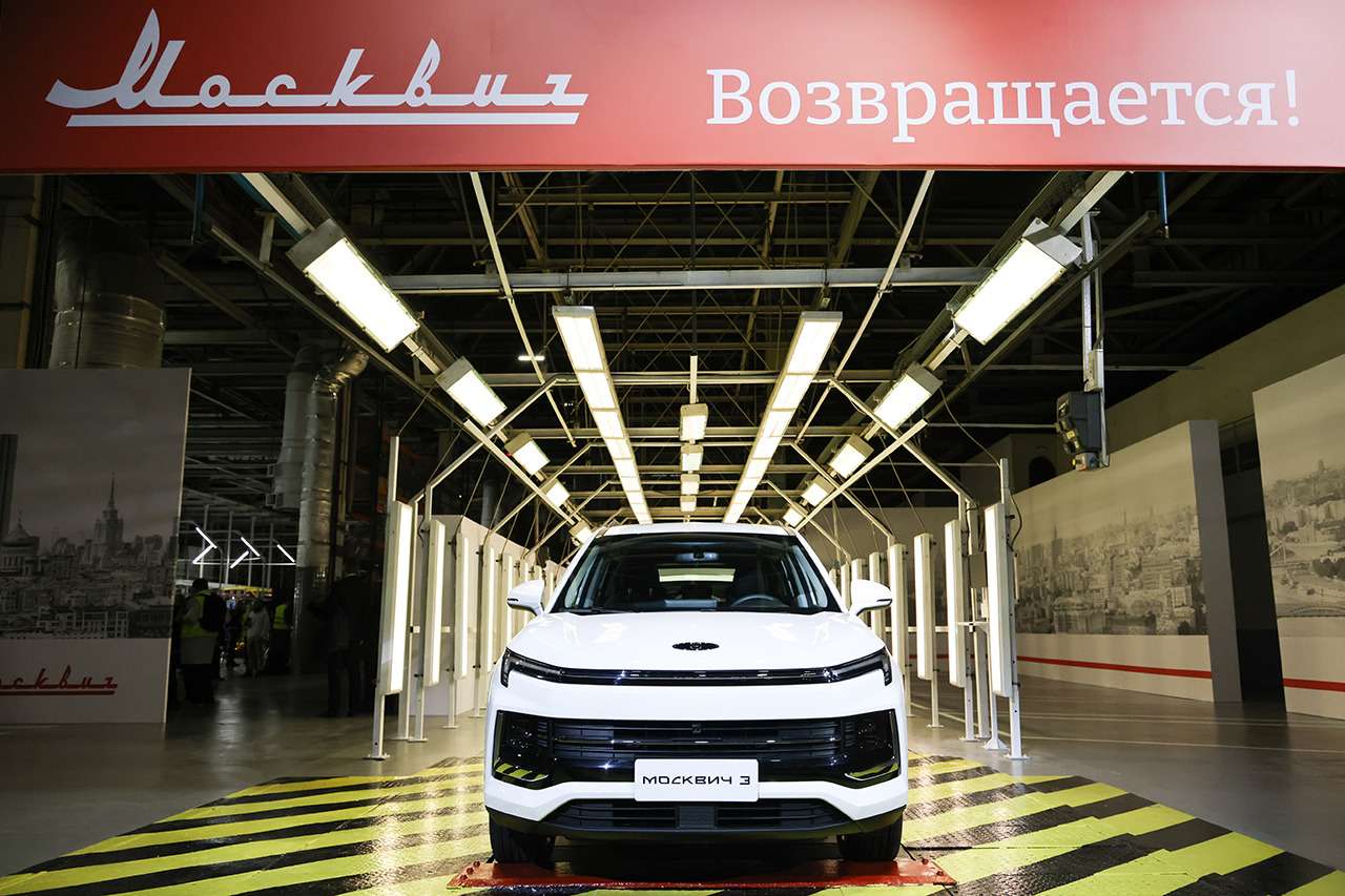 С конвейера завода «Москвич» сошел первый кроссовер