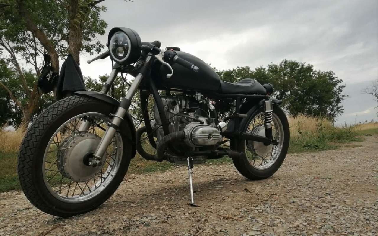 Как сделать крутой мотоцикл из старого Урала (видео)