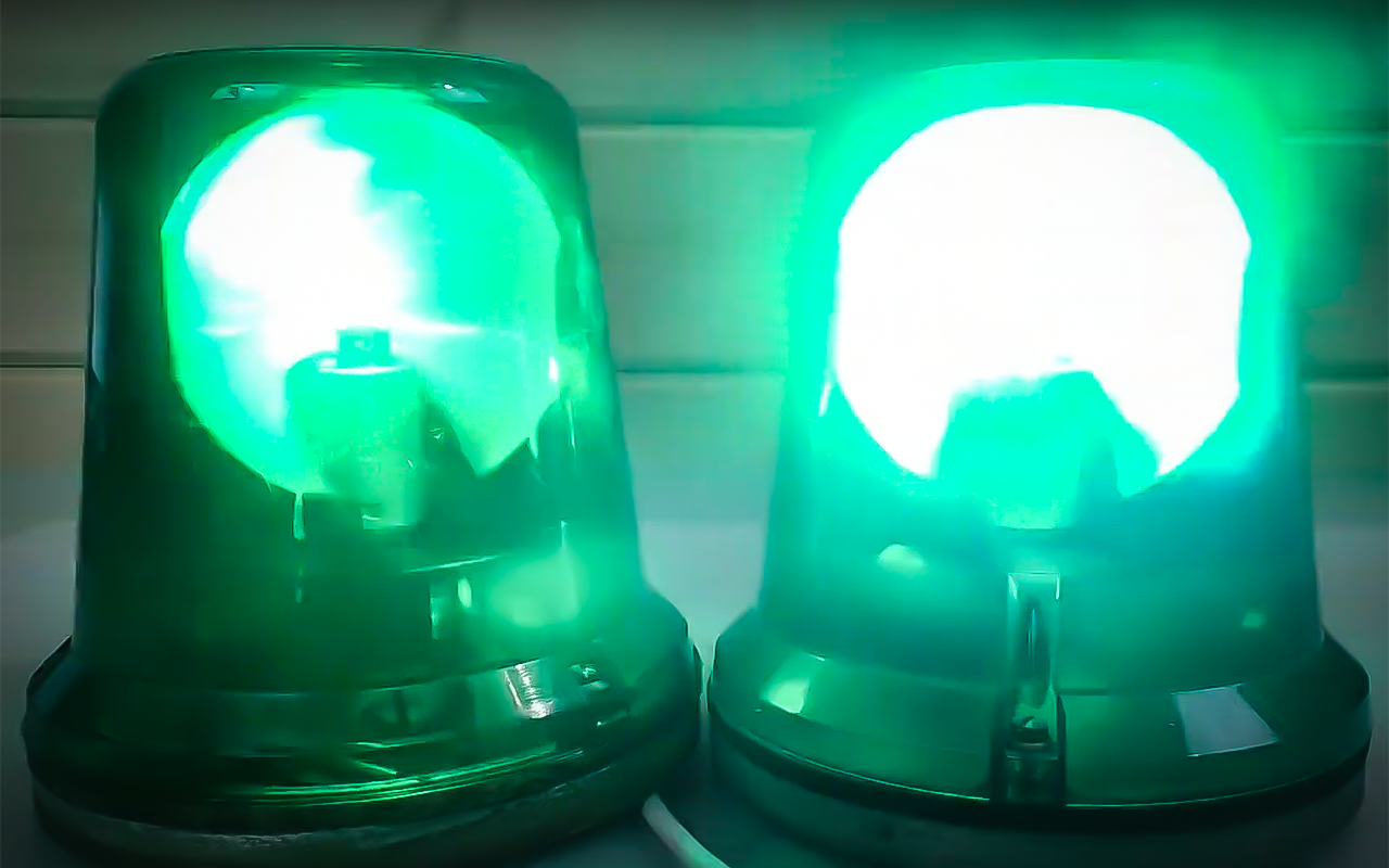 Загадка: зачем нужна зеленая мигалка?