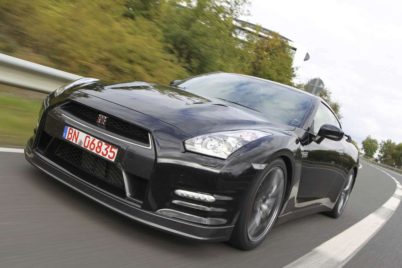 Nissan выкатил в Лос-Анджелесе подретушированный GT-R