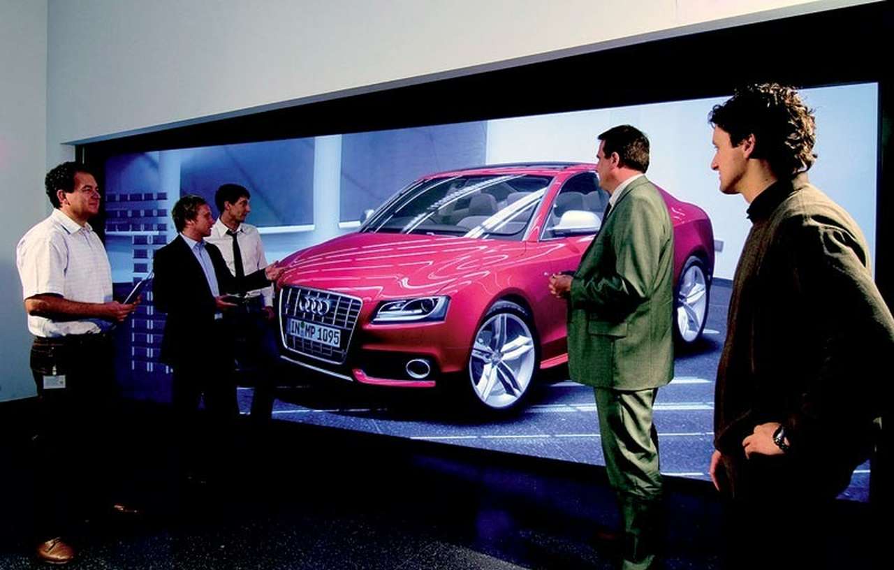 В мире виртуальной реальности идет серьезная работа серьезных людей.