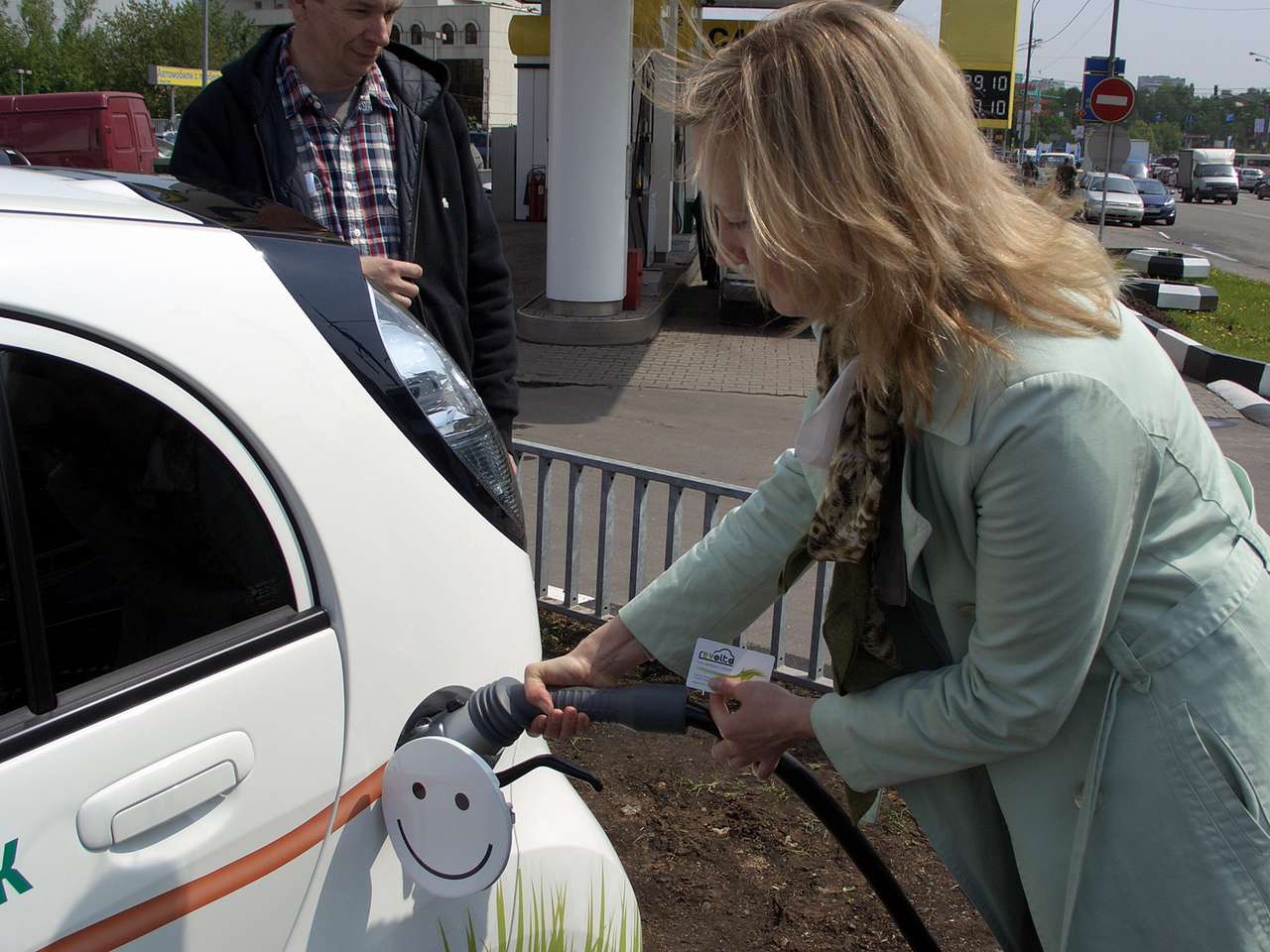 Электрокары предлагают уравнять в правах со спецтранспортом