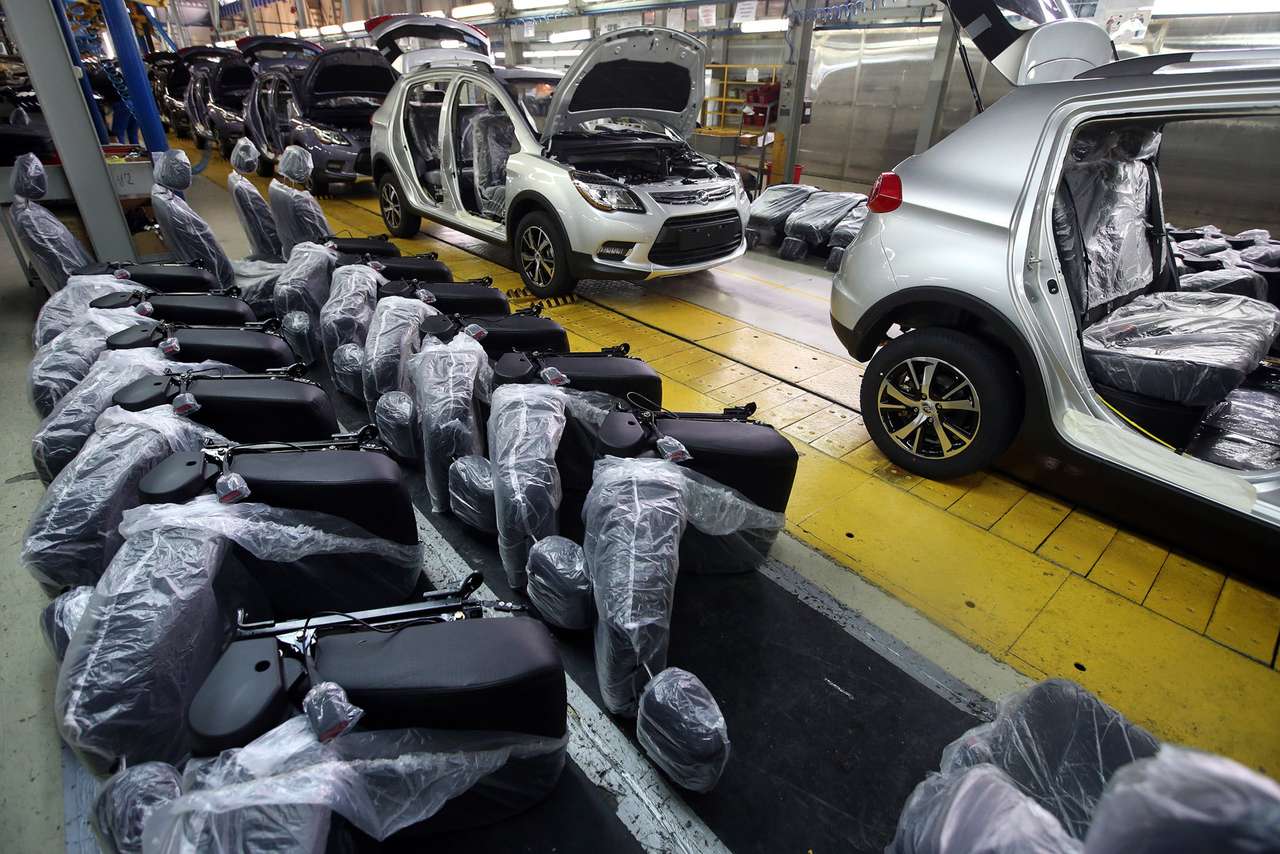 Российские автозаводы загружены лишь на 40%, но перспектива есть