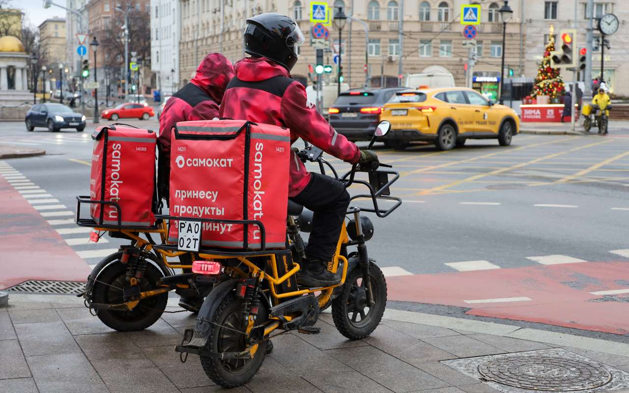 Курьеров обязали передвигаться только на сертифицированном транспорте