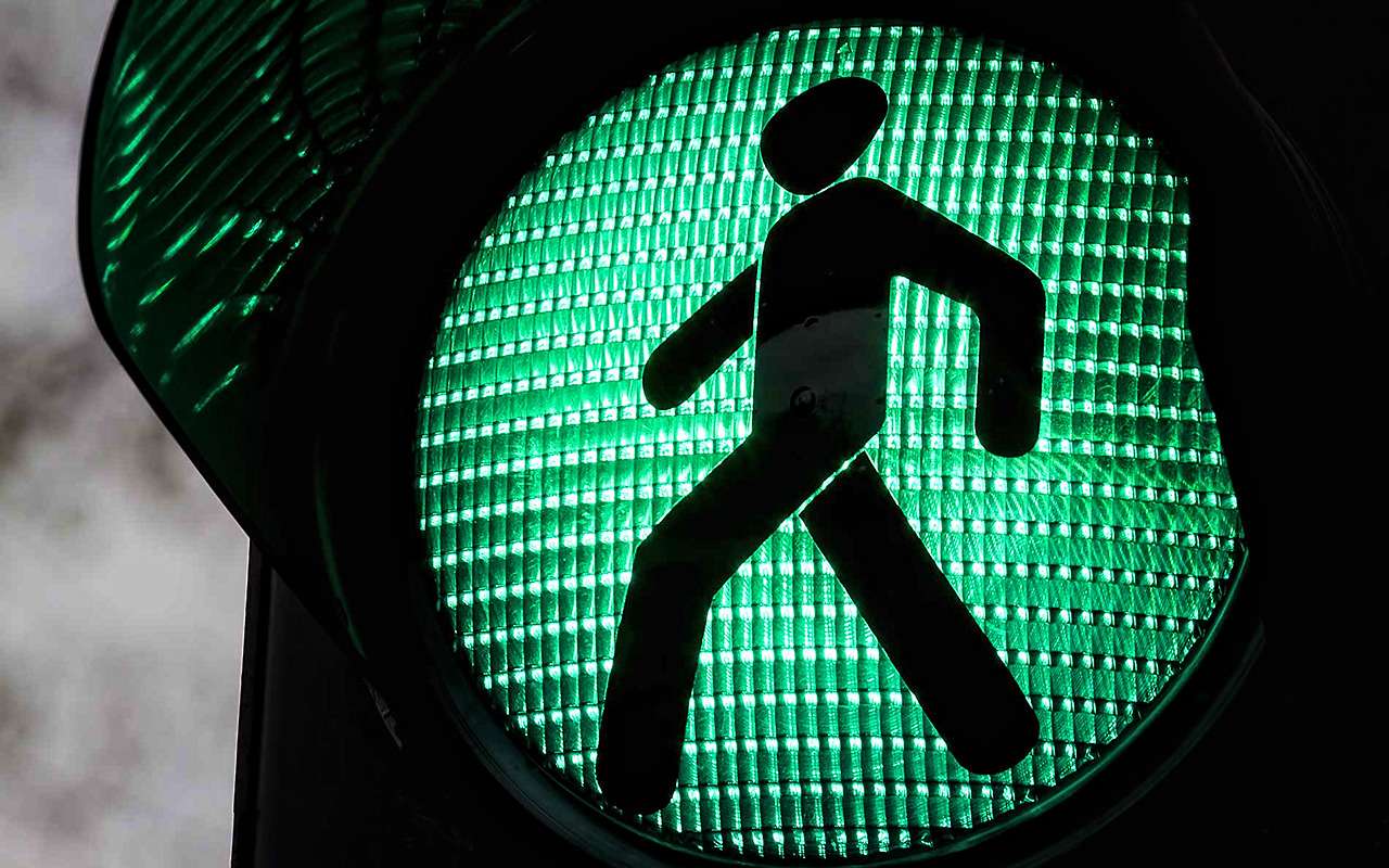 Ни разметки, ни знаков: в Москве сделали смертельно опасный пешеходный переход