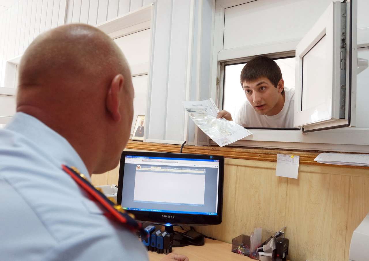 Новые ответы ГИБДД — о взятках, парковках и восклицательном знаке