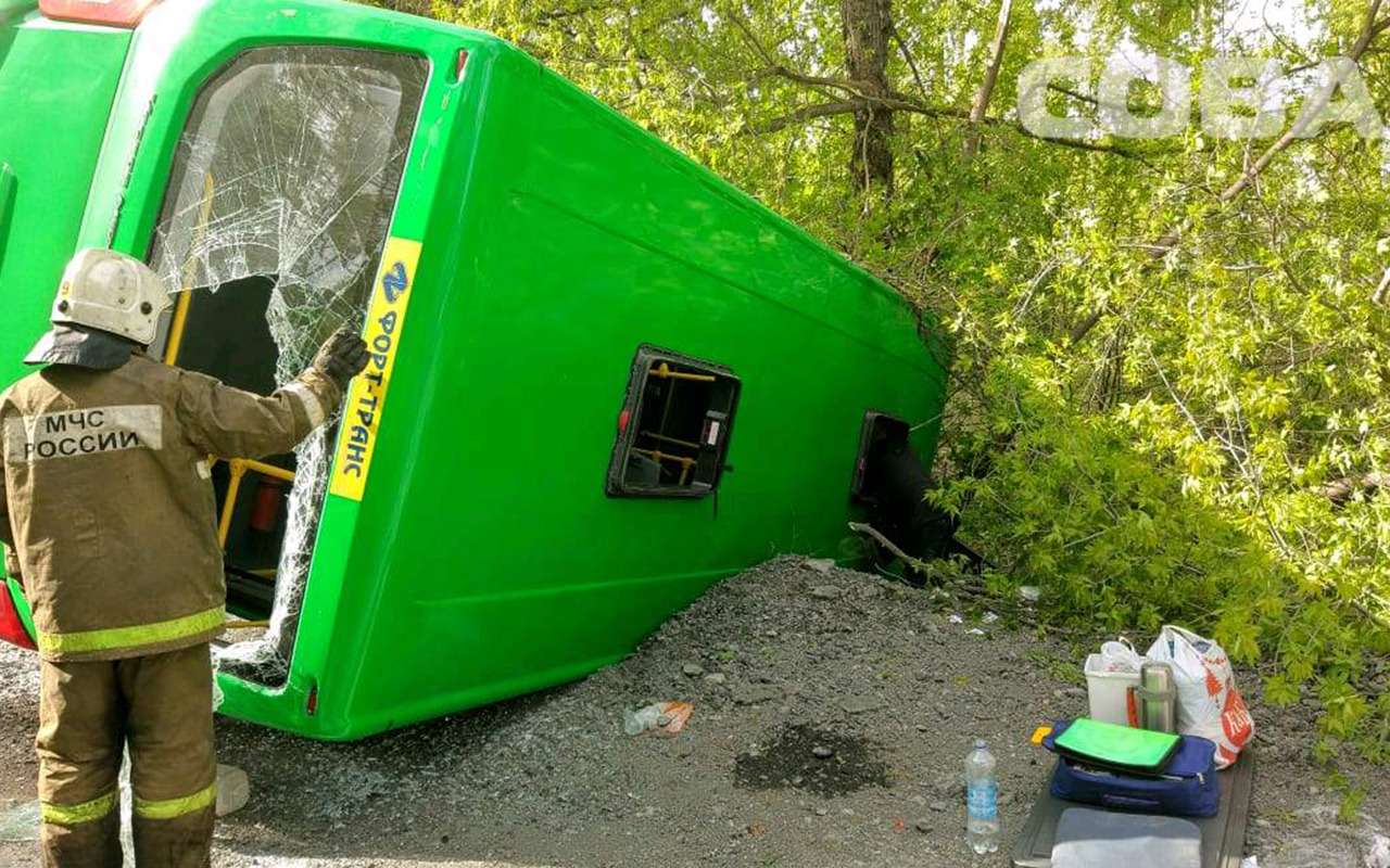 Иномарка против автобуса: 24 пострадавших