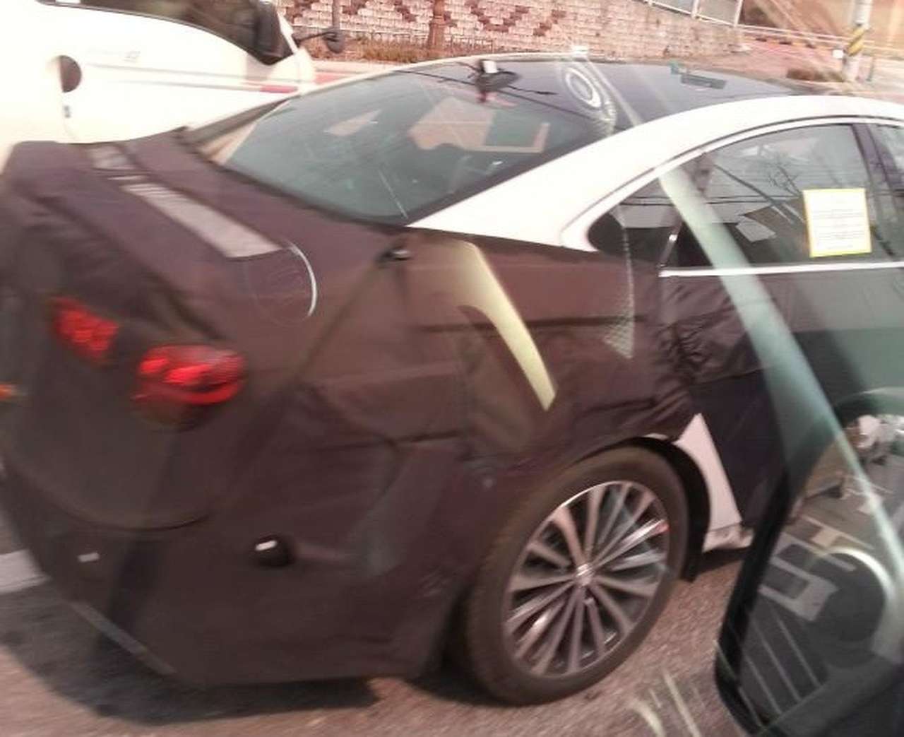 Hyundai завершает тесты нового премиального седана