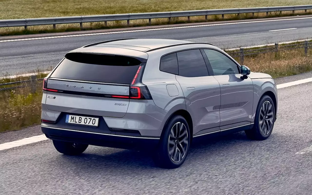 Кроссовер культовой марки официально стартовал в продажах